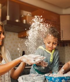 Cuisiner en famille : recettes amusantes à préparer ensemble